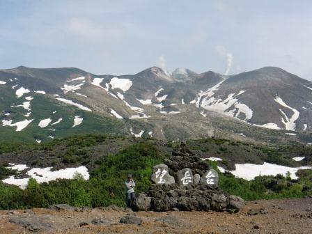 望岳台より十勝岳方面（６月）.jpg