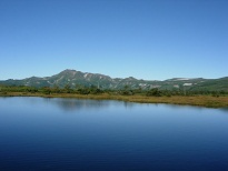 大沼からのトムラウシ山（9月）.jpg